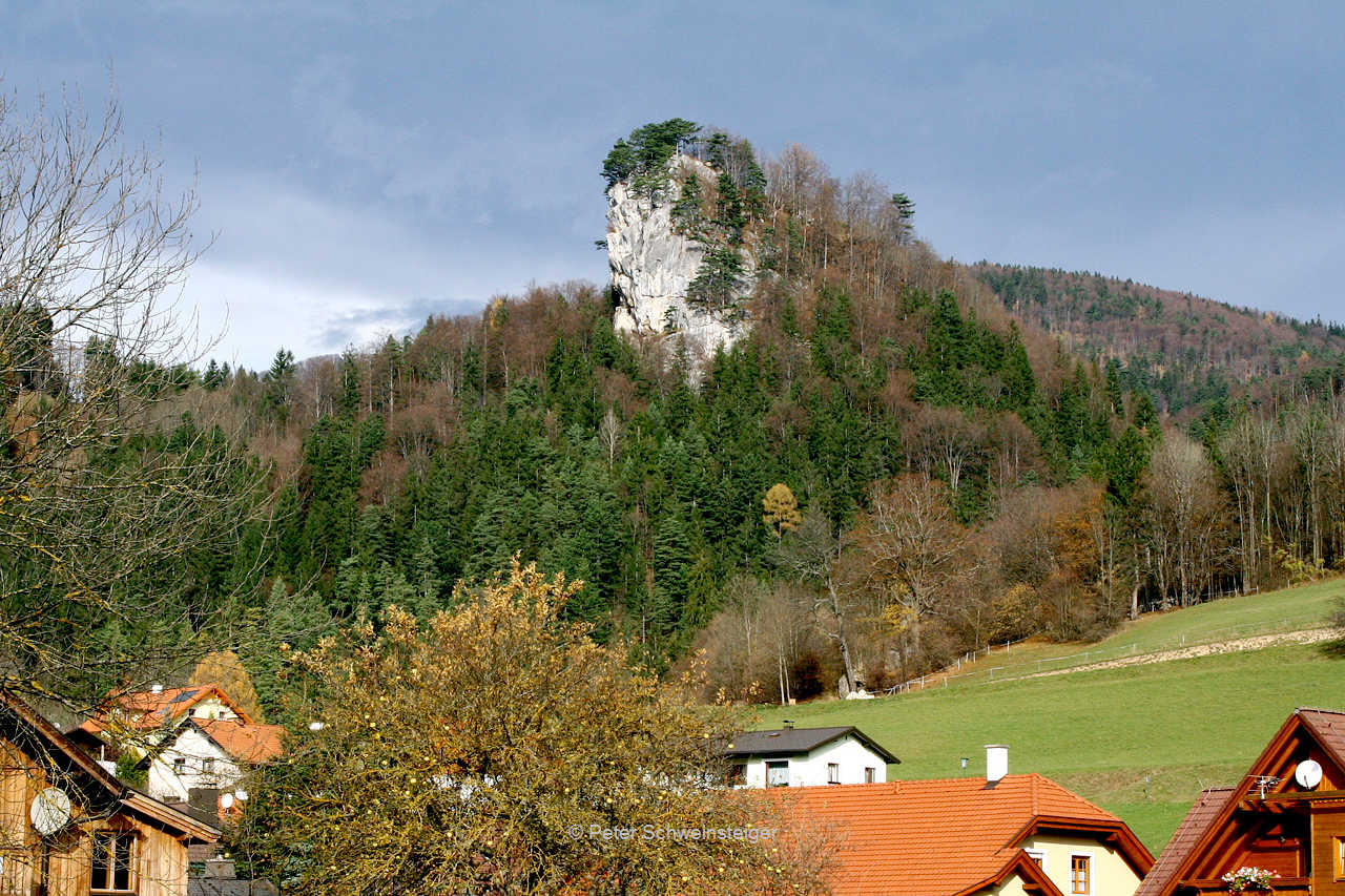 Muggendorf im Hintergrund der Hausstein